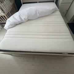 ダブルベッドの画像