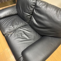 引き取りできる方でお願いします　ブラック　2人掛けソファの画像