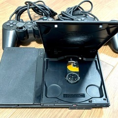 SONY ソニー　PlayStation 2（PS2）本体とコントローラー　AVケーブル　一式　周辺機器　ブラック　薄型　SCPH-77000 プレーステーション2の画像