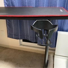 ゲーミングデスクの画像