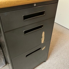 160cm超横幅なレトロなスチール机の画像