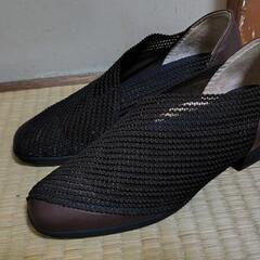 22㌢小さめレディースシューズの画像