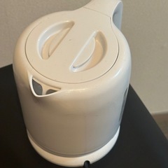 定価2948円→ 1500円:電気ケトル白1.0Lの画像
