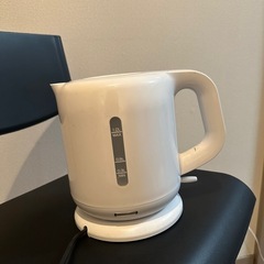 定価2948円→ 1500円:電気ケトル白1.0Lの画像