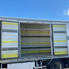 6.5坪/外寸長さ990+35cm、大型冷凍車のコンテナ　★横ドア付き★　ガレージ.事務所.倉庫.ワークスペース.コンテナハウス改造　★福岡の画像