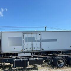6.5坪/外寸長さ990+35cm、大型冷凍車のコンテナ　★横ドア付き★　ガレージ.事務所.倉庫.ワークスペース.コンテナハウス改造　★福岡の画像