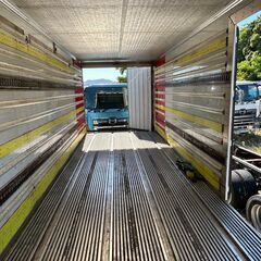 6.5坪/外寸長さ990+35cm、大型冷凍車のコンテナ　★横ドア付き★　ガレージ.事務所.倉庫.ワークスペース.コンテナハウス改造　★福岡の画像