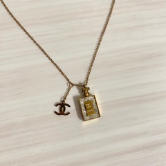 CHANEL ネックレス　香水ボトル型の画像