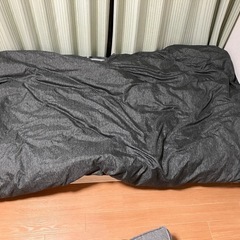 布団、薄い掛け布団の画像