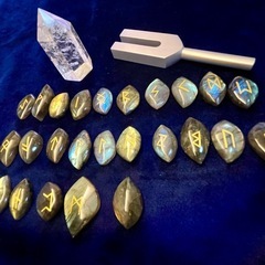 タロット占い道具10点セット（タロットカード＆タロットクロス＆ルーンストーン）の画像