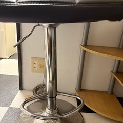 ジャンク品 背もたれ付き椅子 カウンターチェアの画像