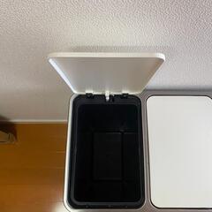 Songmics 3分別ゴミ箱 / Songmics 3-Compartment Recycling Binの画像
