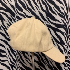 【美品】BECAUSE キャップ ベージュの画像