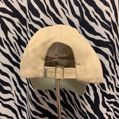 【美品】BECAUSE キャップ ベージュの画像