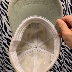 【美品】BECAUSE キャップ ベージュの画像