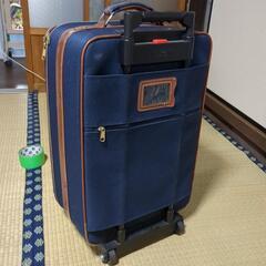 布製スーツケースの画像