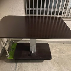昇降テーブルの画像