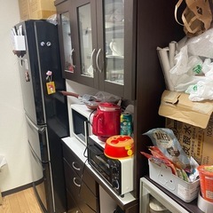 取り引き中食器棚の画像