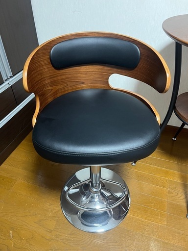 カウンターチェアと円形テーブルのおしゃれなセット　中古品