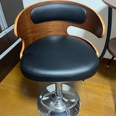 カウンターチェアと円形テーブルのおしゃれなセット　中古品の画像