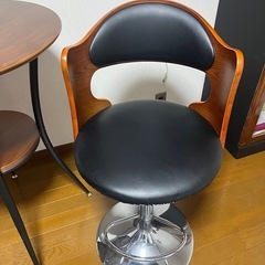 カウンターチェアと円形テーブルのおしゃれなセット　中古品の画像