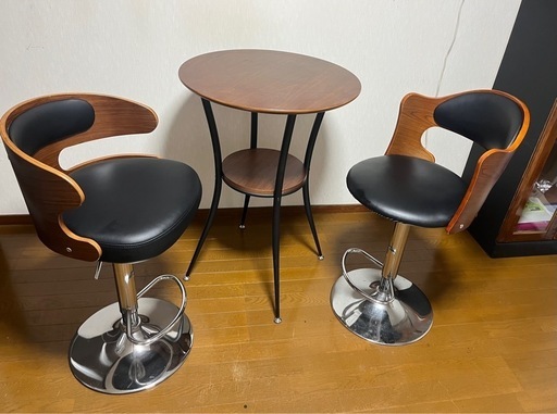 カウンターチェアと円形テーブルのおしゃれなセット　中古品