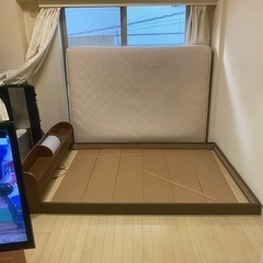 棚付きフロアベッドフレームの画像