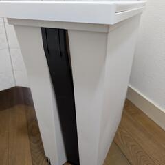 蓋付きゴミ箱の画像