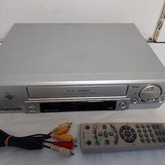 ★aiwa【完動品】 ビデオデッキ／VHS ◎専用リモコン付の画像