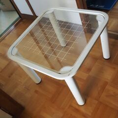 ガラステーブル、センターテーブル、子供用にも、５０ｘ５０ｘ３７の画像
