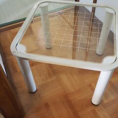 ガラステーブル、センターテーブル、子供用にも、５０ｘ５０ｘ３７の画像