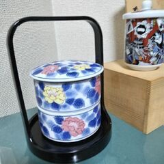 未使用①有田焼　小鉢２段重ね手さげおぼん②九谷焼　真栄窯　湯呑み蓋付歌舞伎柄の画像