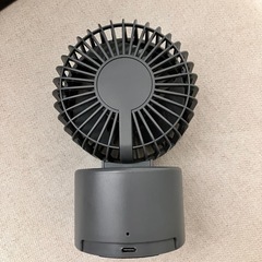 新品未使用　無印  コンパクトなコードレス扇風機首振り機能付きの画像