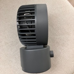 新品未使用　無印  コンパクトなコードレス扇風機首振り機能付きの画像