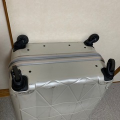 ハードスーツケースTSAロック付き。大容量86L,預け荷物ギリギリ。3辺合計1565mm=762×510×293の画像