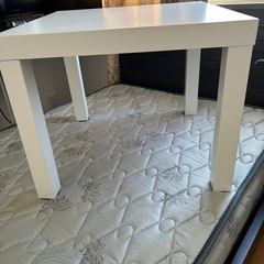 イケア　IKEA 正方形のテーブルの画像