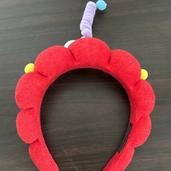 赤い カチューシャの画像