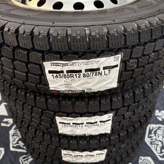 ⑬軽トラ・箱バン用の新品冬用タイヤと中古美品テッチンホイールとナット付きの画像