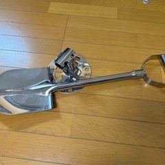 ジムニーシエラ リヤタイア スコップ シャベルの画像