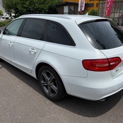 平成26年式アウディ A4アバント　白　車検8年2月までの画像