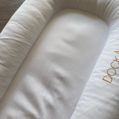 ドッカトットDockatot デラックス　ホワイトの画像
