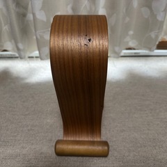 木製ヘッドホンスタンドの画像