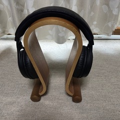 木製ヘッドホンスタンドの画像