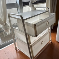 IKEA 白　3段ラックの画像