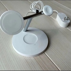 【美品】ベルキン　3 in1 wireless 充電器の画像