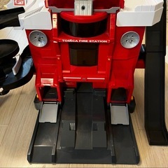 トミカ　変形ファイヤーステーション　消防車　車好きの画像