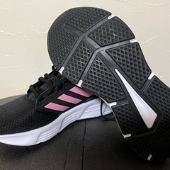 アディダス　レディーススニーカーの画像