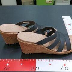 0729-002 crocs　レディースコルクサンダルの画像