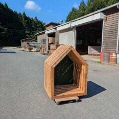 群馬県下仁田町産・自社加工の木製屋外ブース　展示品｜直接取引歓迎（甘楽郡下仁田町上小坂エリア）  の画像