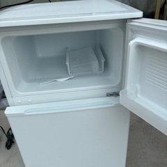 2ドア冷蔵庫90lの画像